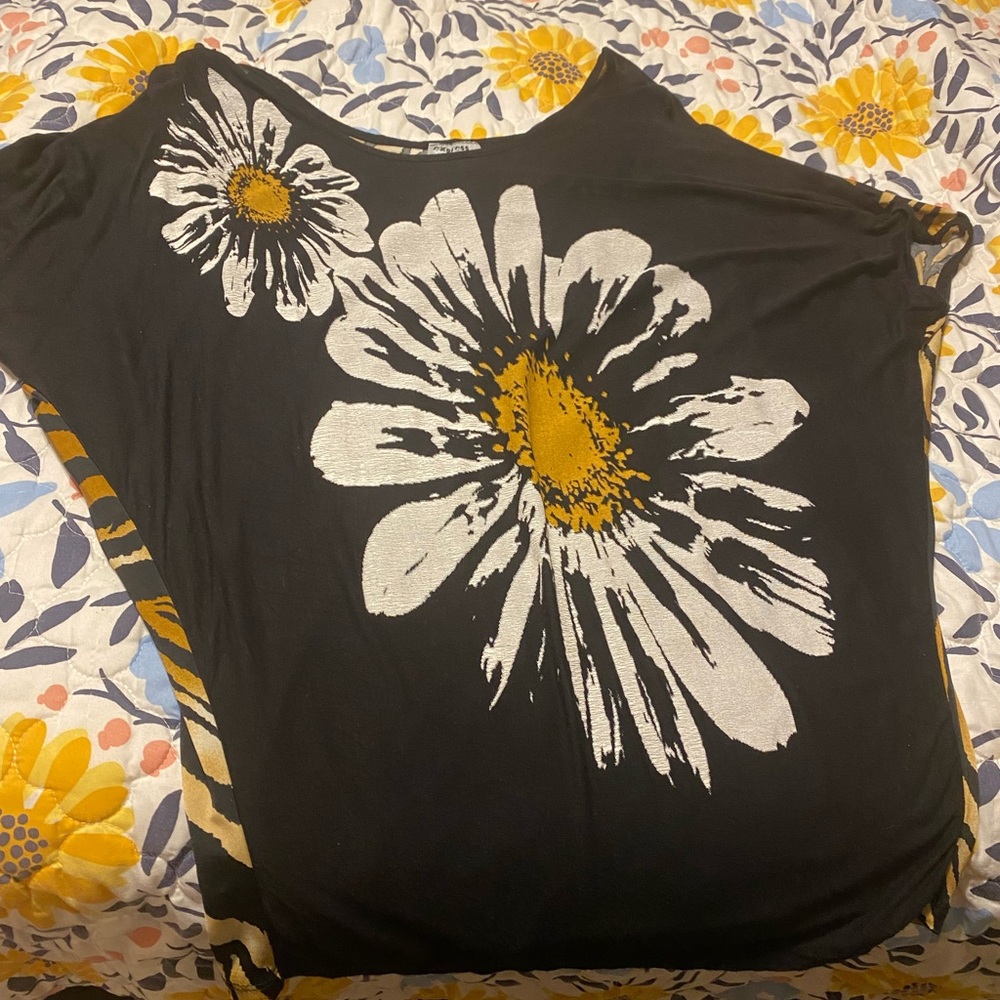 Daisy print on black with tiger print back